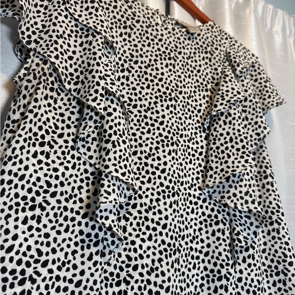 LOFT Black and White Ruffled Sleeve Blouse size medium - Picture 2 of 5